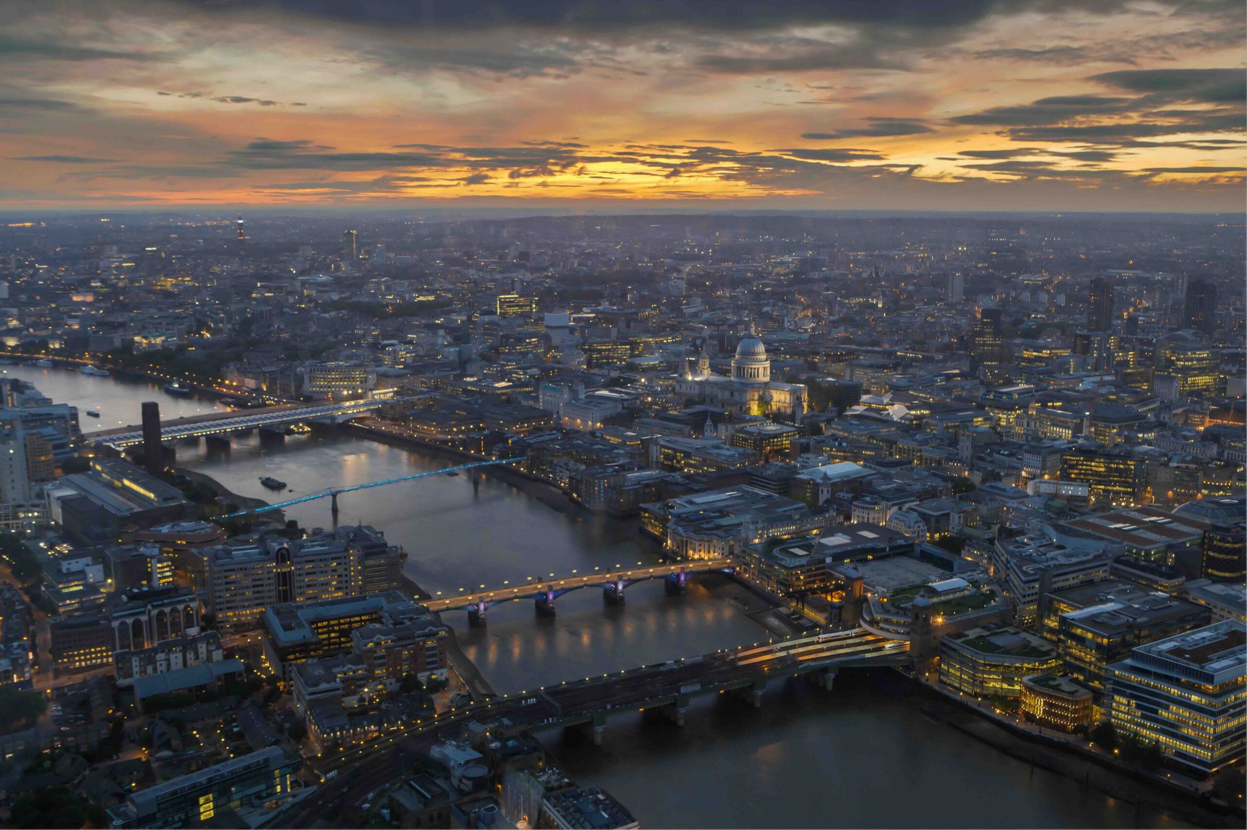 Foto de Jaanus Jagomagi no Unsplash - fotografia aérea de Londres